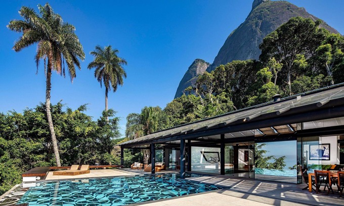 Sao Conrado Villa | ADV004 Villa for 10 with view on the beach