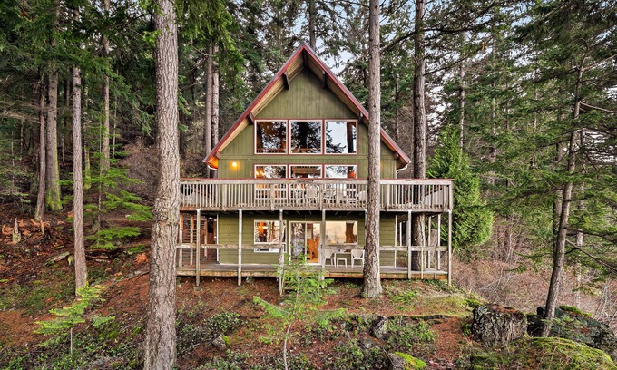 Olga Cabin | Adventure cabin on the water, perfect for wildlife viewing