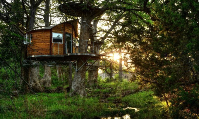 Spicewood RV Rental | Adventures Await at this Stunning Tree House Retreat in Texas
