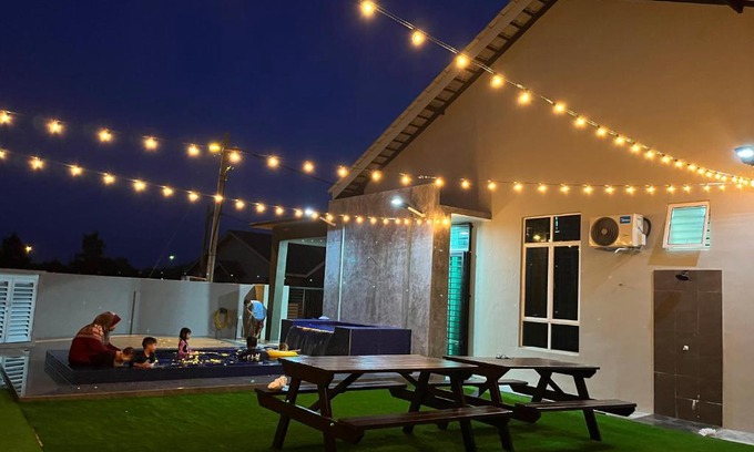 Kemaman House | Adwa Homestay Kijal Private Pool Mini Golf