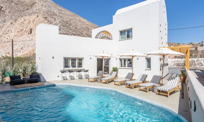 Kamari Hotel | Aegean Gem