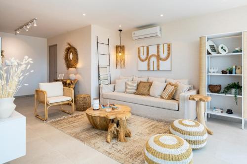 Larnaca Apartment | Aelia - Chic 2-BR Apartment & Balcony in Larnaca