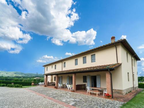 Bucine House | Aesthetic Farmhouse in Bucine with Barbecue