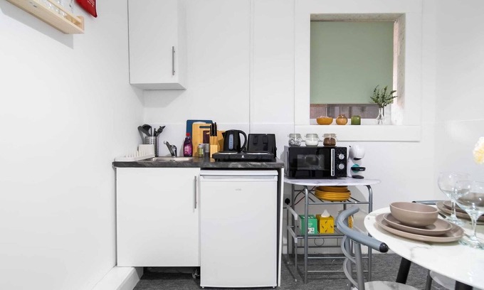 Southgate Apartment | Affordable 1 Bed Flat in London, N14 4C