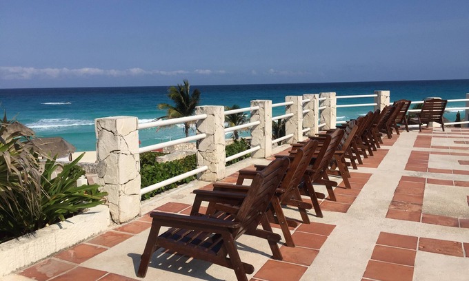 Zona Hotelera Apartment | Affordable Cancun Oceanfront Condo at the "Zona Hotelera" Hotel Zone
