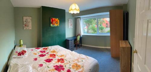 Colchester House | Affordable Relaxing Comfy Double Room in a Shared House