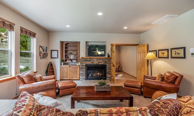 Cle Elum House | Affordable-Two Homes-Private-Stunning Views+PetsOk-Summer Special 4+Nts