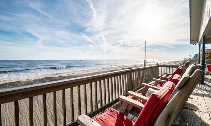 Long Beach House | Afternoon Delight by Oak Island Accommodations