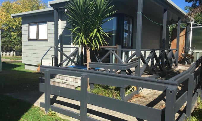 Te Rapa Bed & Breakfast | Agapantha Cottage Retreat