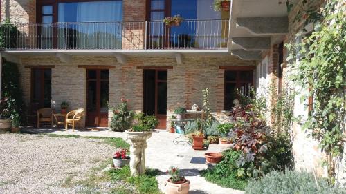 Neviglie House | Agriturismo ErcolAna
