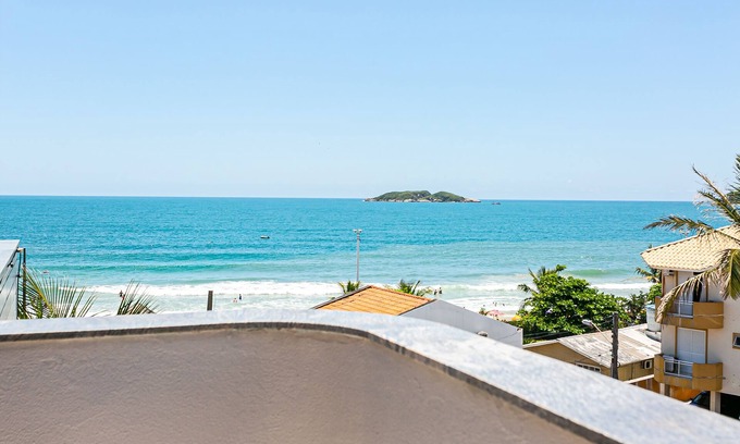 Ingleses do Rio Vermelho House | Agua Marinha by Viva - Prédio com apartamentos completos, com piscina e a passos da praia