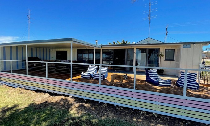 Para Wurlie House | Ahoy Point Turton - Dog friendly - Off Peak Special!