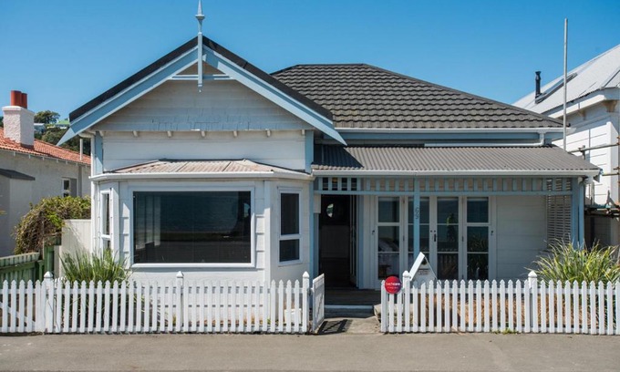 Ahuriri House | Ahuriri Cottage - Napier Holiday Home