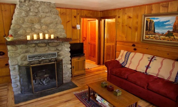 Idyllwild Cabin | Ahwahnee-be Vintage Cabin - Three blocks to town!