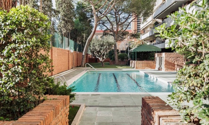 Les Corts Apartment | Aiguablava - 1 bedroom and pool in Pedralbes