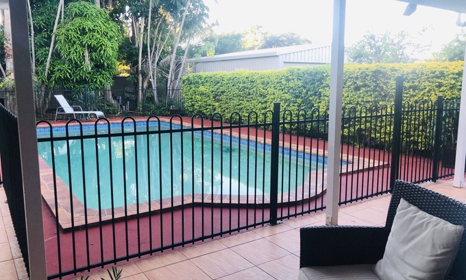 Redcliffe Bed & Breakfast | Ainslie Manor Guests House