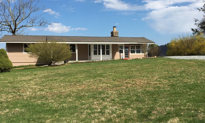 Sparta House | Air Bellows Gap Retreat