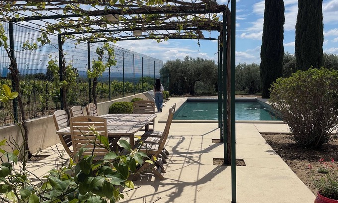 Beaumes-de-Venise Villa | Air-conditioned villa between vineyards and olive groves: 4 bedrooms and private pool