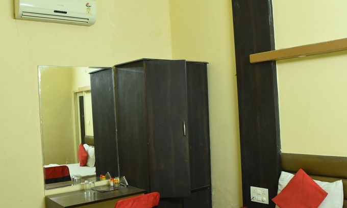 Jaipur Apartment | Air Conditioned Super Deluxe Room at Hotel C9