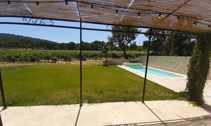 Grambois Villa | Air-conditioned villa with swimming pool on the edge of the vineyards July/August