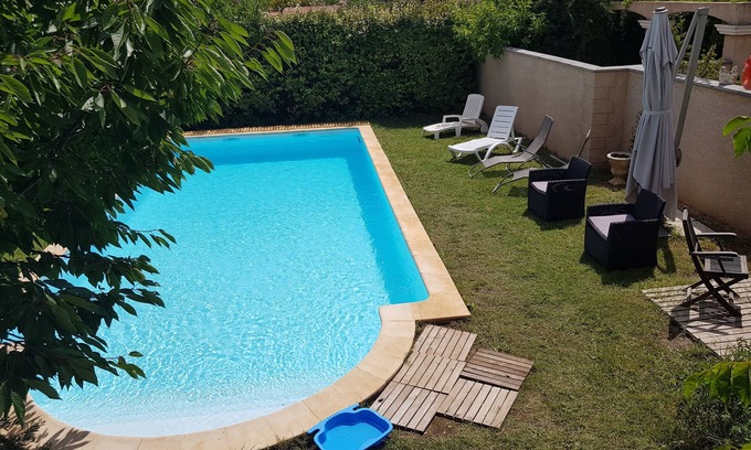Plaissan Villa | Air-conditioned villa pool prox lake sea and river