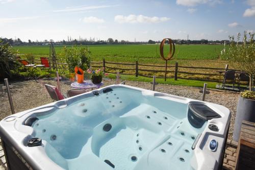 Emsworth House | Air Maison - The Cow Shed WOW Factor Countryside Retreat
