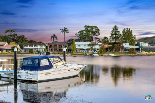 St Huberts Island House | Aircabin - Woy Woy - Water Front - 6 Beds Lux Home