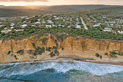 Surf Coast House | Aireys Cliff-Top Gem - Your Ultimate Coastal Escape
