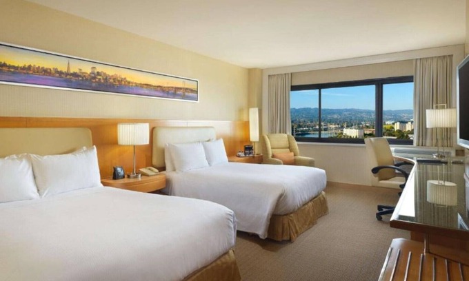 Burlingame House | Airport convenience outside San Francisco !