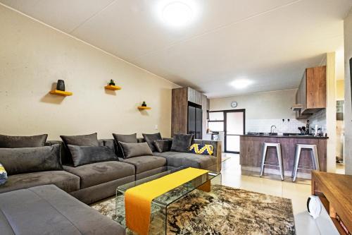 Ekurhuleni Apartment | Airport Heights