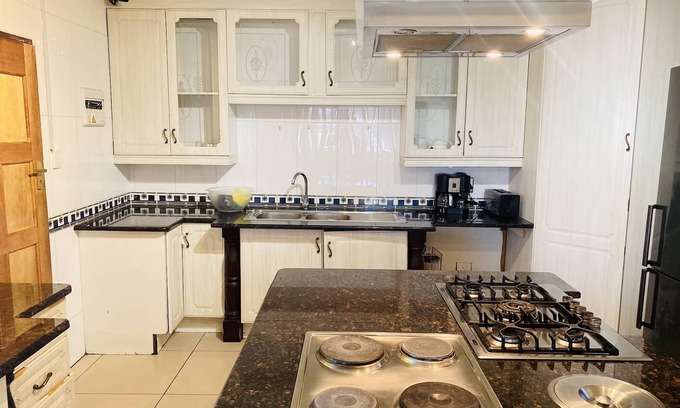 Kempton Park House | Airport Royal Guest House