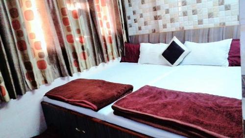 Ajmer House | Ajanta Hotel 100 Mtrs Railway Station & 400 Mtrs Dargah