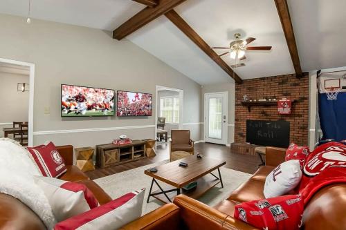 Northport House | Alabama Slammer GAME-DAY HOME 5-mile to Stadium