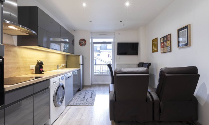 Vittel Apartment | Alain Delon: Charming one-bedroom apartment in city center (with parking and terrace)