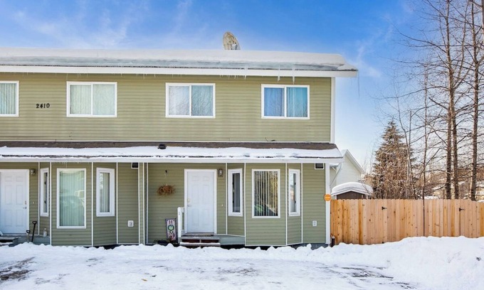 Abbott Loop House | Alaska Hog House: Cozy & Spacious home Anchorage