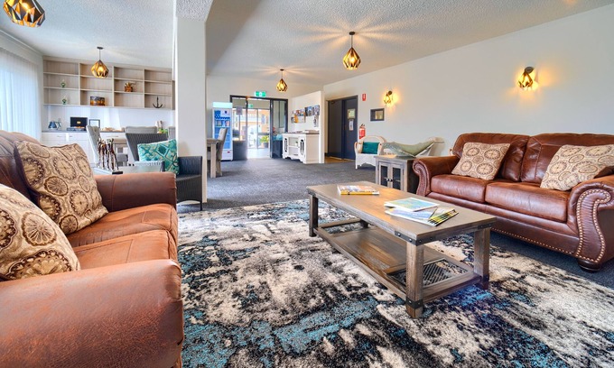 Albany Hotel | Albany Motel & Apartments