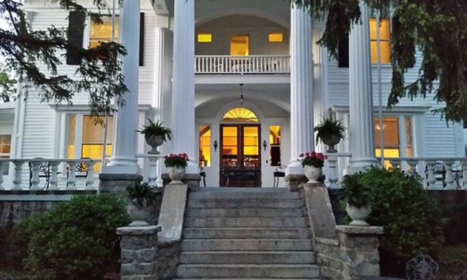 Grove Park- Sunset Bed & Breakfast | Albemarle Inn