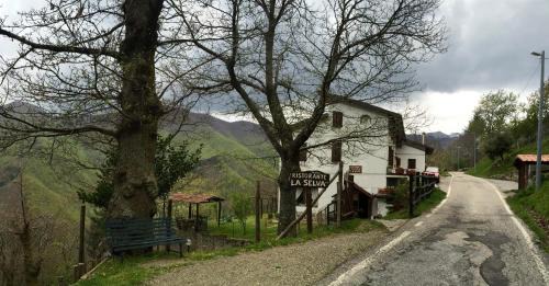 Castelluccio Hotel | Albergo Ristorante La Selva