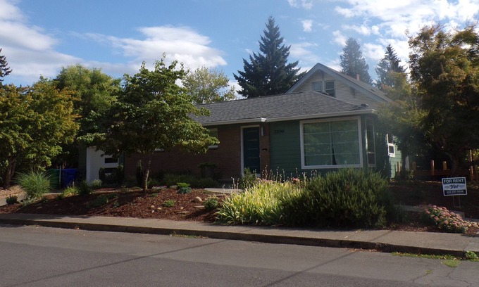 Alberta Arts District Apartment | Alberta Arts District Private Short-Term Basement Apartment