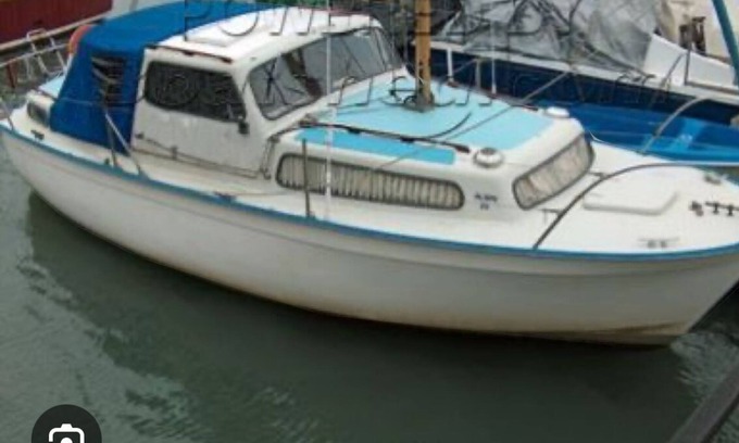 Chelan Boat Rental | Albin 25 Trawler on Beautiful Lake ChelannCamp at dockside or explore uplake.