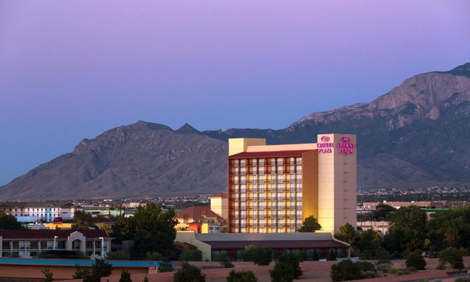 Northeast Heights Hotel | Albuquerque Crowne Plaza by IHG