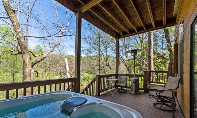 Ellijay Cabin | Alessandras-Rustic-chic Riverfront cabin