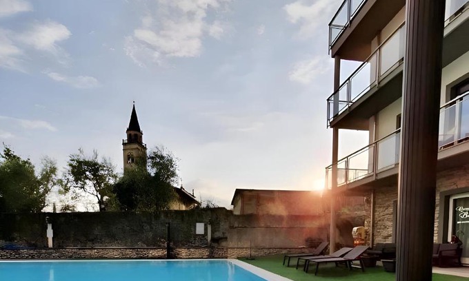 Domaso Apartment | Alexandra's Sunset Apartment