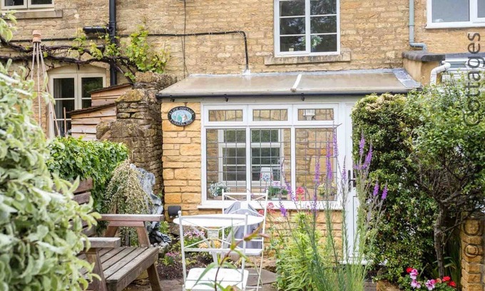 Blockley Cottage | ALICE COTTAGE, pet friendly, character holiday cottage in Blockley