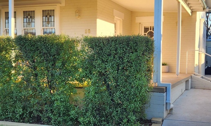 Parkes House | Alkira Lodge, modern home with great ammenities. The best in Parkes