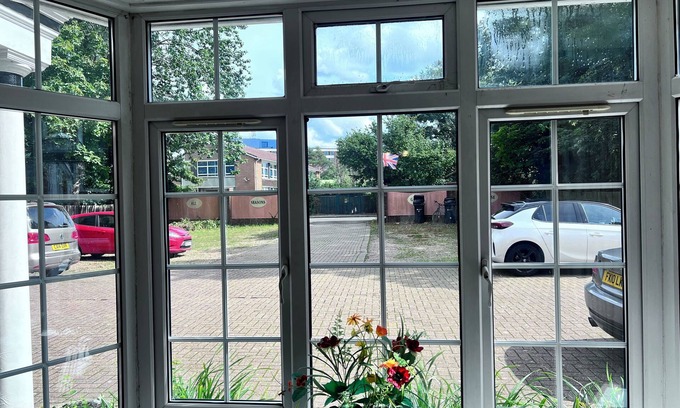 Hookwood House | All Seasons Gatwick Guest House