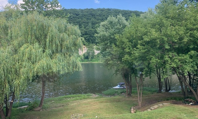 Franklin House | Allegheny River Retreat-Spectacular river views!