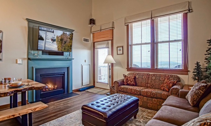 Snowshoe Condo | Allegheny Springs 440: Slope Side, Views Of The Slope 2 Bedroom Plus Den 2 Bath