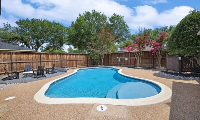 Allen House | Allen Abode - 4 Bedrm. Pool, Fire Pit , Charm