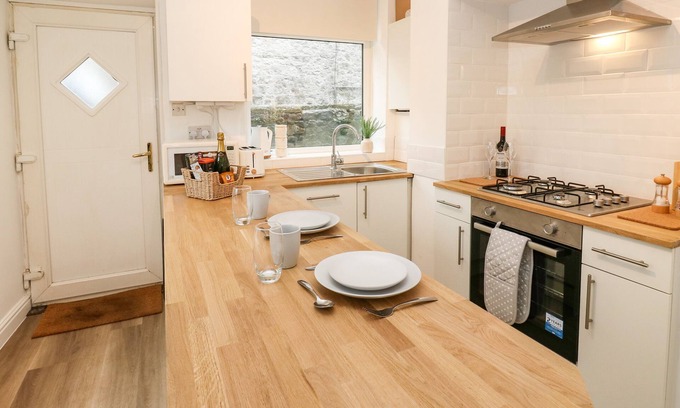 Buxton Cottage | Alma Cottage